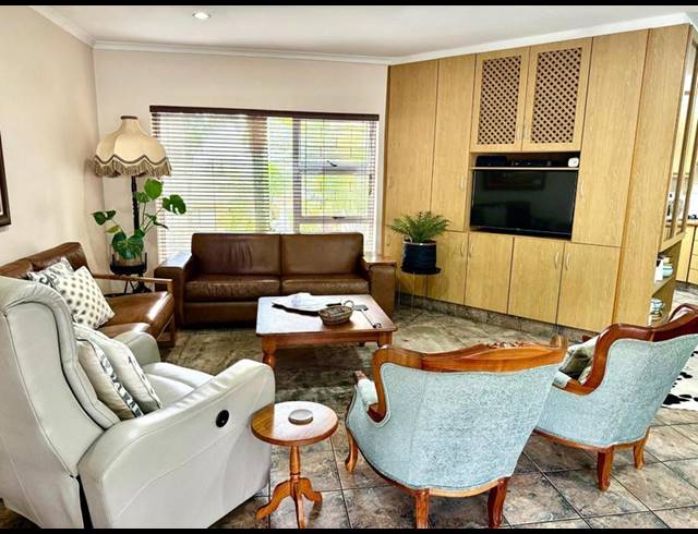 3 BEDROOM HOUSE FOR SALE IN TAFELZICHT